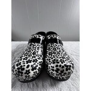 Sanita Shoes Womens 38 Textured Eyelet Florals Vegan Danish Clogs Comfort